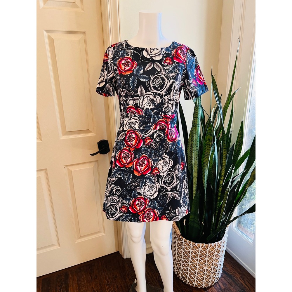 French Connection Floral Rose Dress Size 6 NWT Black Red Fit and Flare
